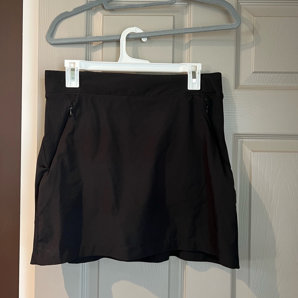 Calvin Klein golf skort. Built in shorts. Size Medium.